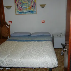 rina-rooms.hotelitalianriviera.com/